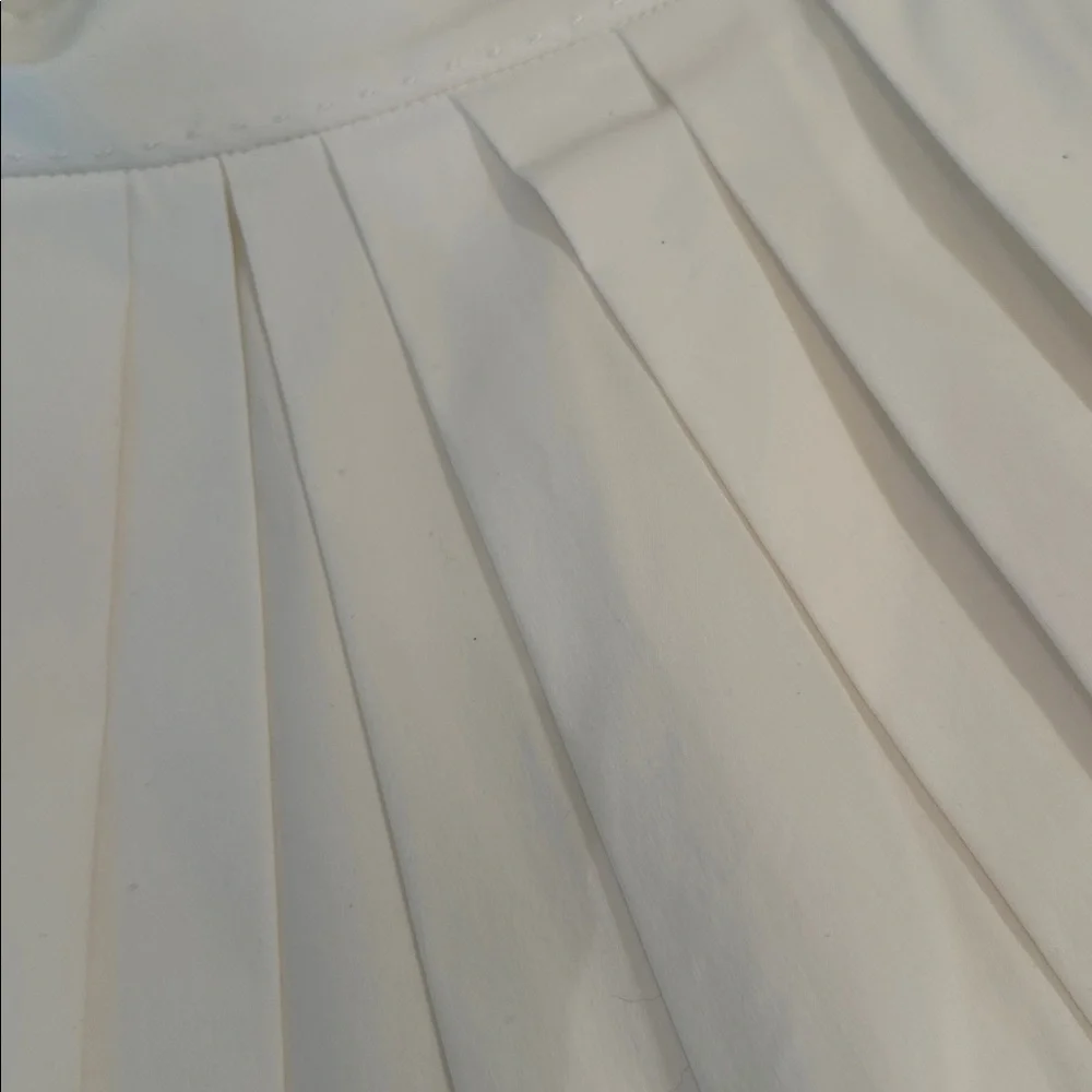 New Elie Tahari White A-Line Skirt. Size 4.